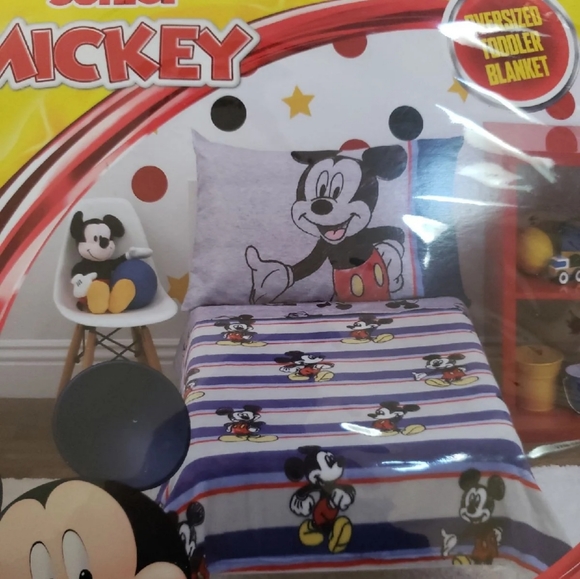 Disney junior Mickey 4 piece toddler bed set - Picture 3 of 5